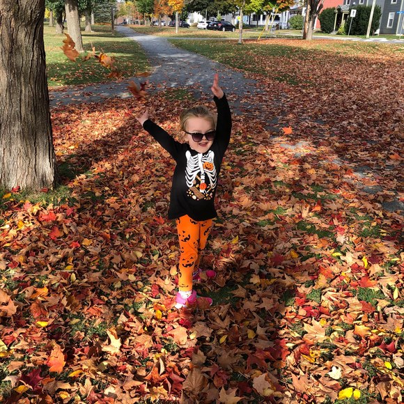 Meet your Posher, Jessica - Picture 1 of 1